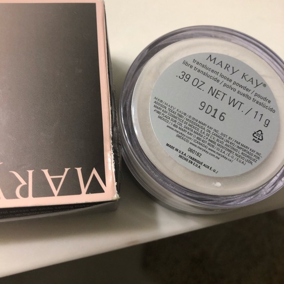 Translucent Loose Powder Mary Kay - Picture 2 of 3
